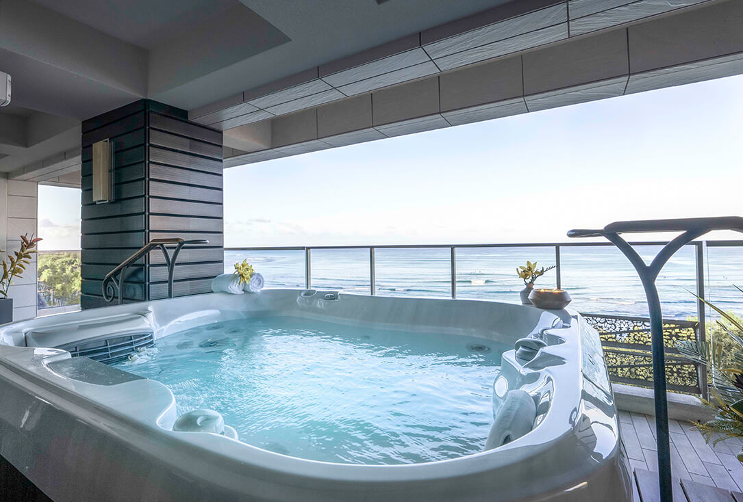 espacio penthouse balcony jacuzzi